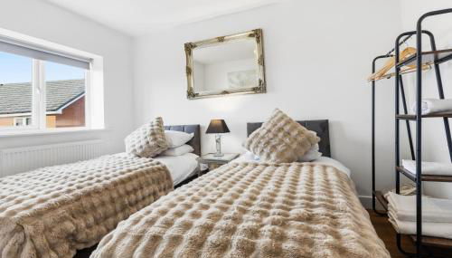 Stylish 3-Bed House in Newton-le-Willows - Private Parking & Garden - Foto 5