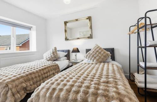 Stylish 3-Bed House in Newton-le-Willows - Private Parking & Garden - Foto 5