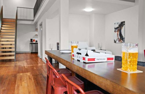 Chic and Comfy Unit w Free Parking Medical District - Foto 12