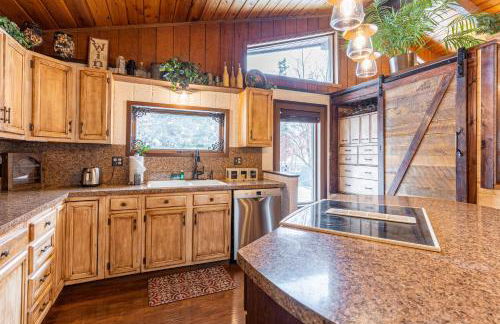 Hilltop Hideaway - Photo 12