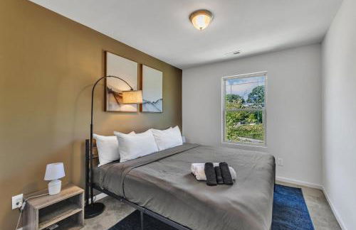 4BR Townhouse King Bed 2-Story Near NC State - Foto 34