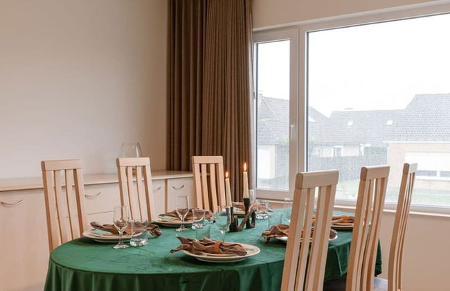 Spacious Getaway Close to the Beach and Airport - Foto 23