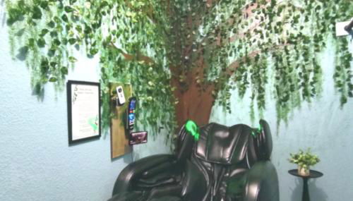 Ultimate Game Room Oasis for 12 - Private Patio - BBQ - 2 Kings - 6 TVs - Full-Body Massage Chair - Foto 4