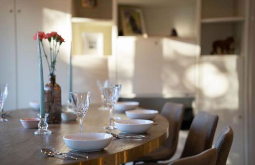 Brand New - Contemporary - 2 Bedroom - 2 Bathroom - Spacious Apartment - Lake Views - Foto 7