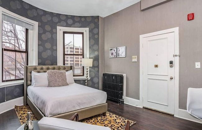 Premier Suites - Bay Village - Photo 12