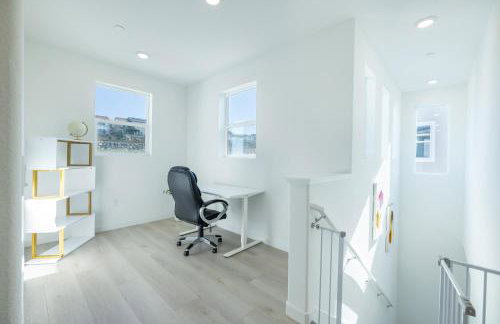 Modern Charming 4BR Home, Family Friendly, Office Space, Fast WiFi, Free Parking - Foto 24