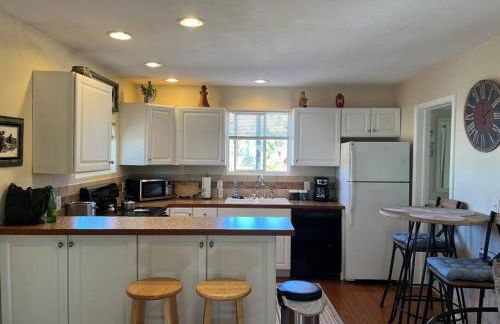 Cheerful pet-friendly bungalow right in town - Foto 6