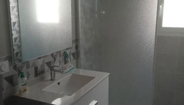 maison rénovée en 2022 - Photo 3, Shower