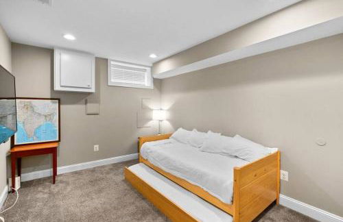 Federal Hill Luxury with Parking & Harbor View Rooftop - Foto 42