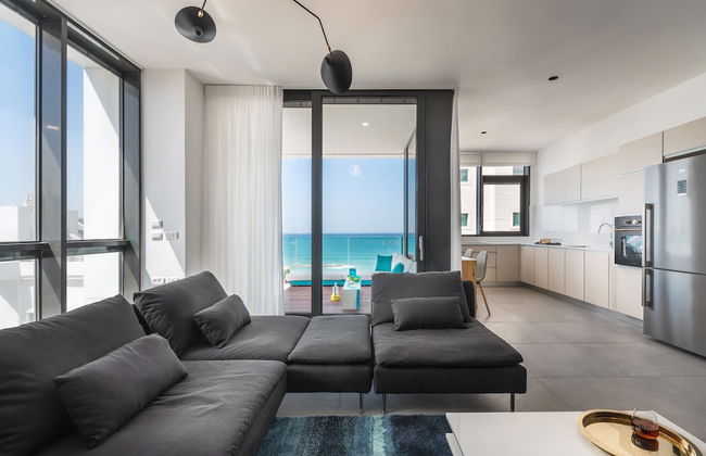 Front of Beach next to RoyalBeach Hotel - Foto 9