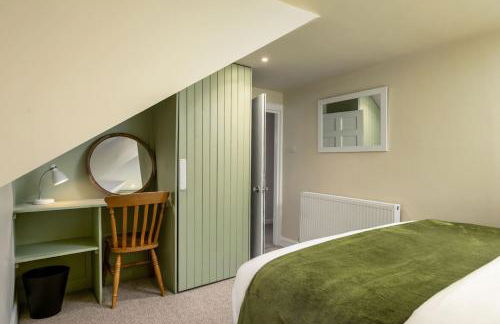 3-Bed Georgian Townhouse Next to Wellbeing Clinic - Foto 35