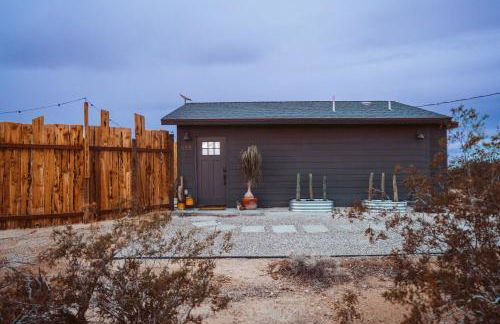 Romantic Desert Escape - Stargazing Dome, Hot Tub, Fire Pit, Hammocks, Cowboy Pool - Foto 59