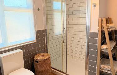 Marlow Family Retreat, Short Stroll into Town - Photo 15