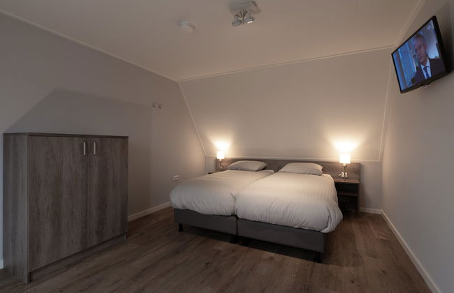 3 bedroom House in Colijnsplaat with garden and terrace - Photo 9