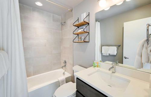 Heated Rooftop Deck and Mtn Views Denver Retreat - Foto 25