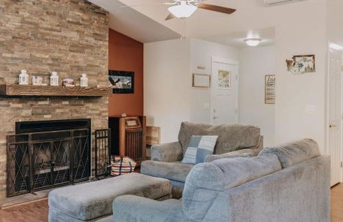 47MF - WiFi - Fireplace - Sleeps 6 - Foto 4