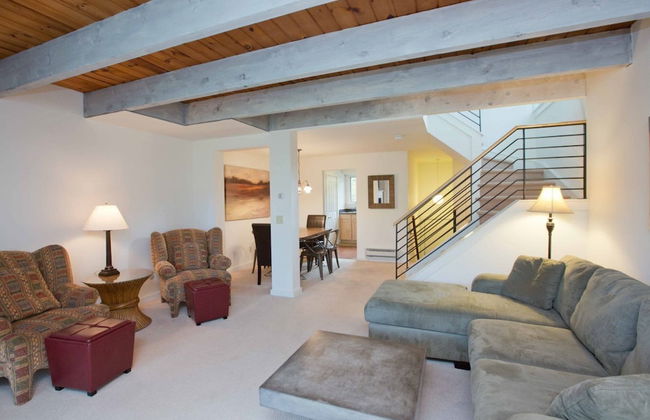 2BR Topnotch Condo - Photo 8