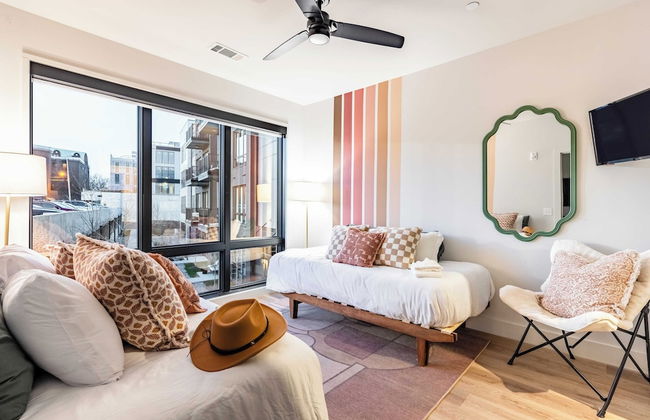 Walkable Midtown Location Modern Amenities, Pool & Gym Anthem by Avantstay - Foto 14