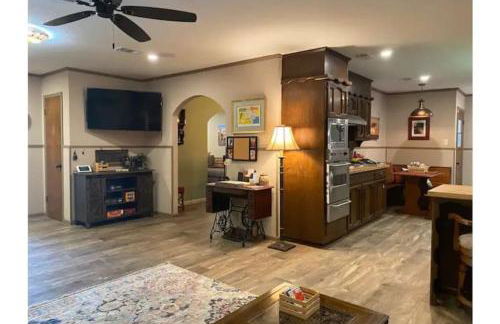 StockYards! Walk 3 Blocks-Ranch House sleeps 8 - Foto 8