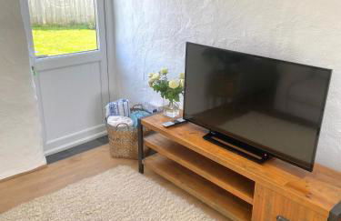 Idyllic Cornish Cottage, Superking bed, private garden dogs welcome - Photo 11