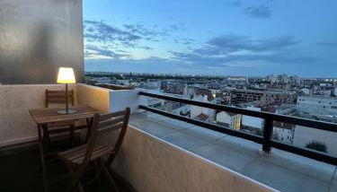 PARIS PANTIN Magnifique Appartement 4 pièces de 108m2 avec 2 PARKING intérieur - très cosy pour 1 à 12 personnes - Entièrement refait à neuf ENTIRE APARTMENT LUXURIOUS AND WARM - PANTIN PARIS 19 ème FREE WIFI GRATUIT - Foto 5