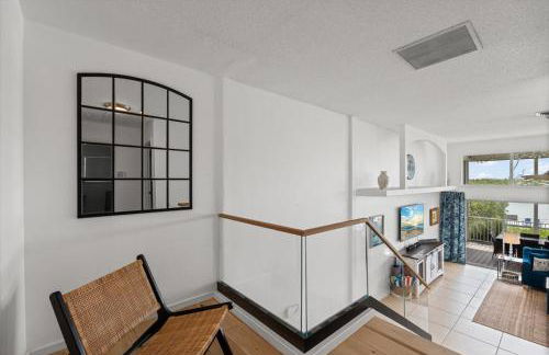 Private Bayfront Beach House with Dock, Steps to Beach and Restaurants - Foto 26