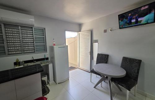 Suíte1 Individual Mobiliada com Ar Wi-Fi e Garagem Exclusiva - Foto 17