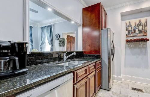 Historic Savannah Gold Private Condo with Pool - 2bed, 1&half bath, Sleeps 6, 1st Floor, 15 Min Walk To Historic Savannah Center And All Attractions - Foto 8