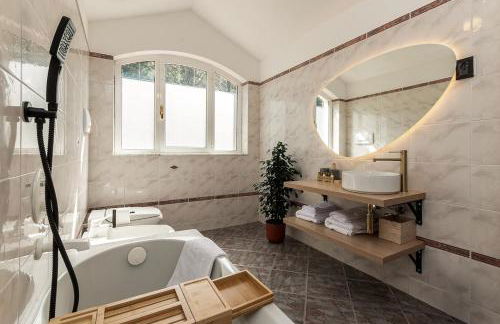 Kejani attic apt Scenic Views, Lux bath, Fast Wi-fi - Foto 38