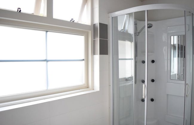 Spacious Farmhouse with Barbecue near Veluwe - Photo 14