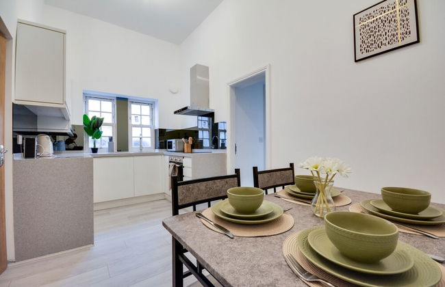 Lovely 1-bed Apartment in Wigan - Photo 11