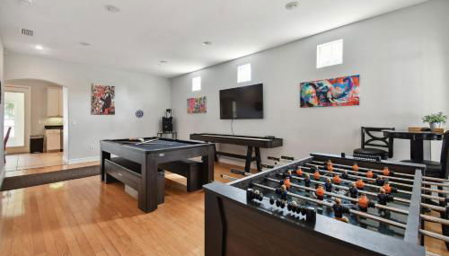 Tampa Private Large House, Game Room & Backyard - Sleeps 12, 4bdr, 3bth, Quiet Community, Near Everything in Tampa & St Pete - Foto 3
