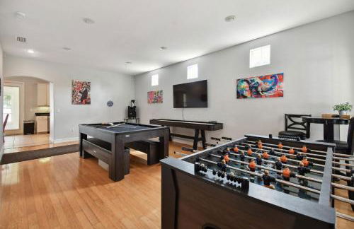 Tampa Private Large House, Game Room & Backyard - Sleeps 12, 4bdr, 3bth, Quiet Community, Near Everything in Tampa & St Pete - Foto 3