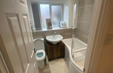 Cosy 2 Bed House near Birmingham Airport & NEC - Foto 10