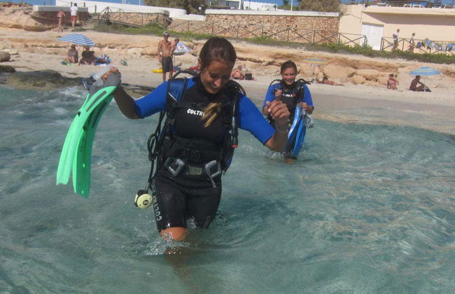 Bautismo de buceo en la playa de Migjorn - Foto 6