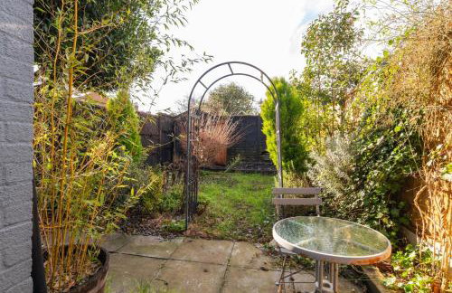 Modern 2BD Victorian Home Near Town Centre - Foto 19