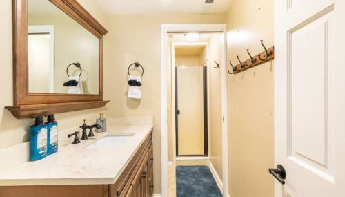 Spacious 3BR Basement Apt near Airport, Work, Ski - Foto 4