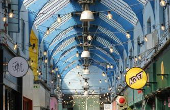 Chic 2-Bed Flat with Workspace, Balcony, Parking - Foto 25