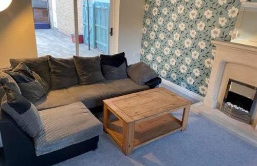 Large 5 Bedroom Family home with parking and WI-FI - Foto 14