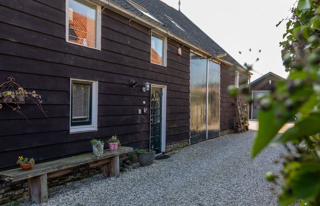 Welcoming Holiday Home With Garden - Photo 19