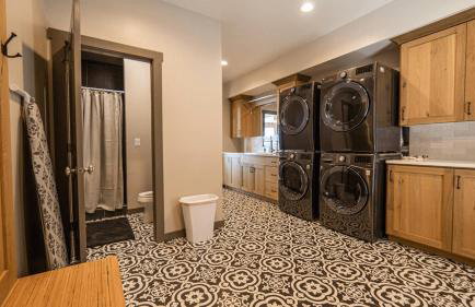 East Cabin- Yellowstone Family Retreat- Sled Hill - Foto 22