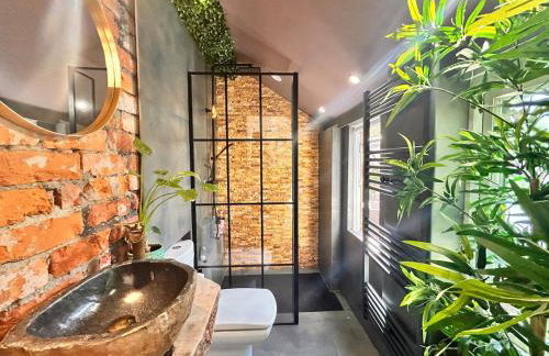 The Connaught Suite - Inc Private Hot Tub - Photo 23