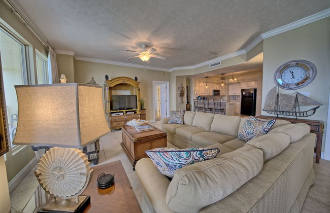 Luxurious High-Rise Condo with Direct Beach Access & Beachside Pool - Unit 2105 by RedAwning - Foto 18