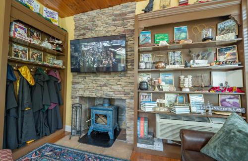 Wizard House + Hot Tub, Private Creek, Large Yard - Foto 17