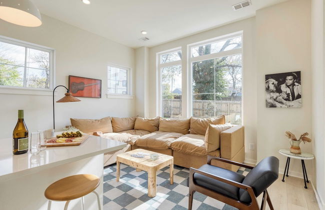 The Stage by Avantstay Chic 4bdr w/ Covered Balcony Modern + Newly Built - Photo 6