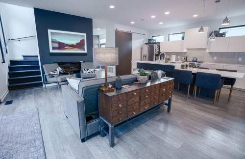 3 bed 3 bath Modern Luxury Home with Hot Tub and Rooftop Patio - Foto 27