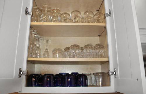 Cheerful 5-bedroom w/Screened Patio, Sleeps 10 in the heart of Fremont! - Foto 23