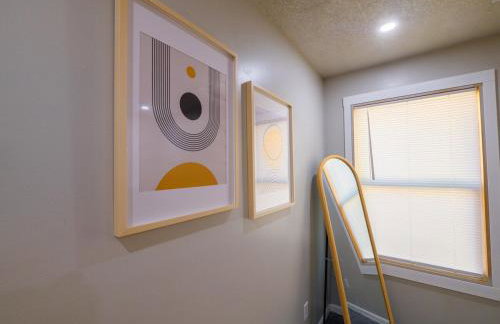 The Orange Lounge - 8 min to KU & Mass - Photo 42