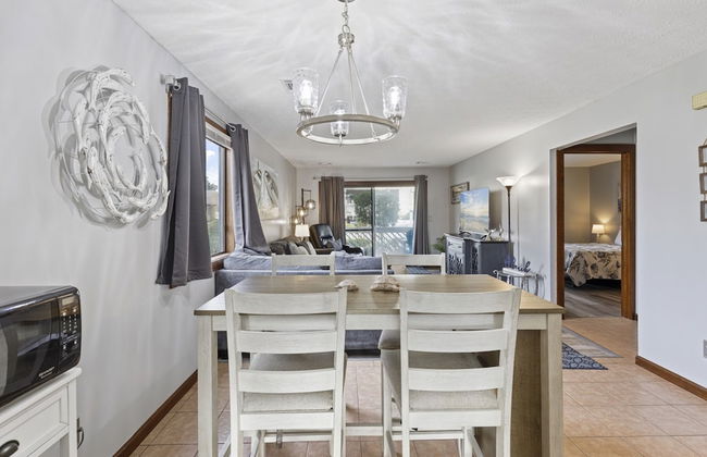 Spacious Modern Condo - 1st Floor - One Block to the Beach - Foto 11