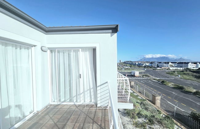 Dolphin Ridge Seaside Apartment - Photo 18